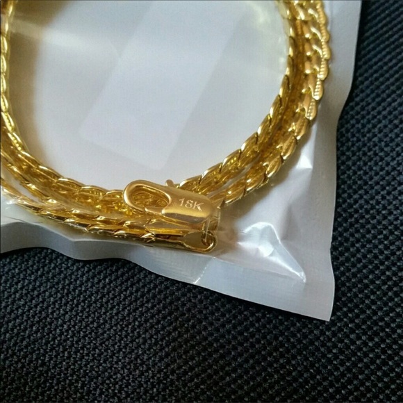 Brad new 18k gold plated necklace. - Picture 2 of 3